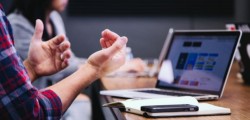Decreto Riaperture convertito in legge: prorogato il diritto alla smart working per lavoratori fragili e genitori 